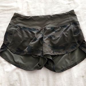 Lululemon 2.5in Speed up shorts